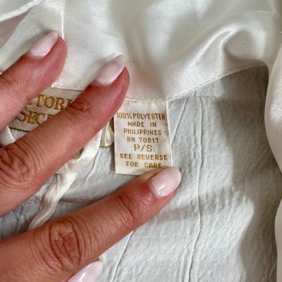 White Victoria Secret Vintage Y2k Cream Silky Embroidered Robe - Picture 4 of 13